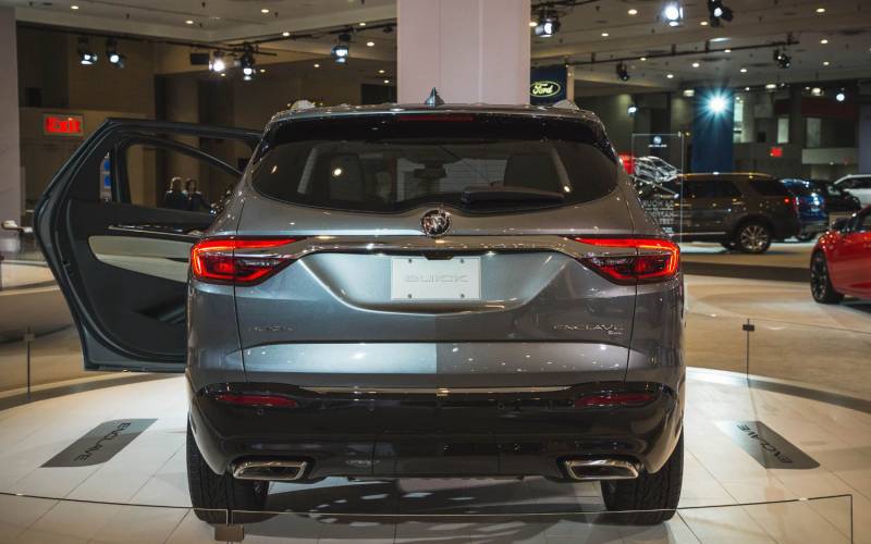 Comparison Buick Enclave Avenir 2018 Vs Gmc Acadia